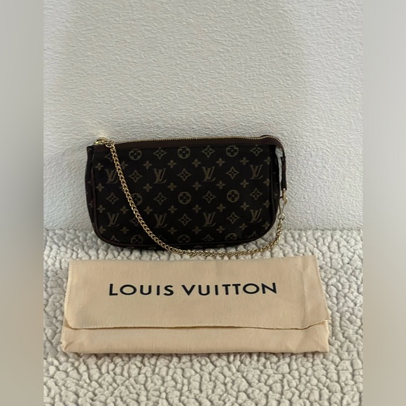 LOUIS VUITTON
Monogram Mini Lin Pochette Bag w/ dust bag. LV Monogram Fabric - Picture 1 of 7